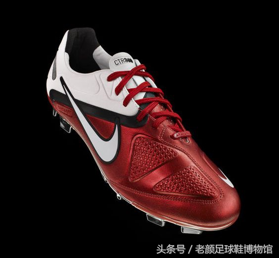 足球鞋阿迪和耐克谁更强,足球鞋耐克暗杀系列