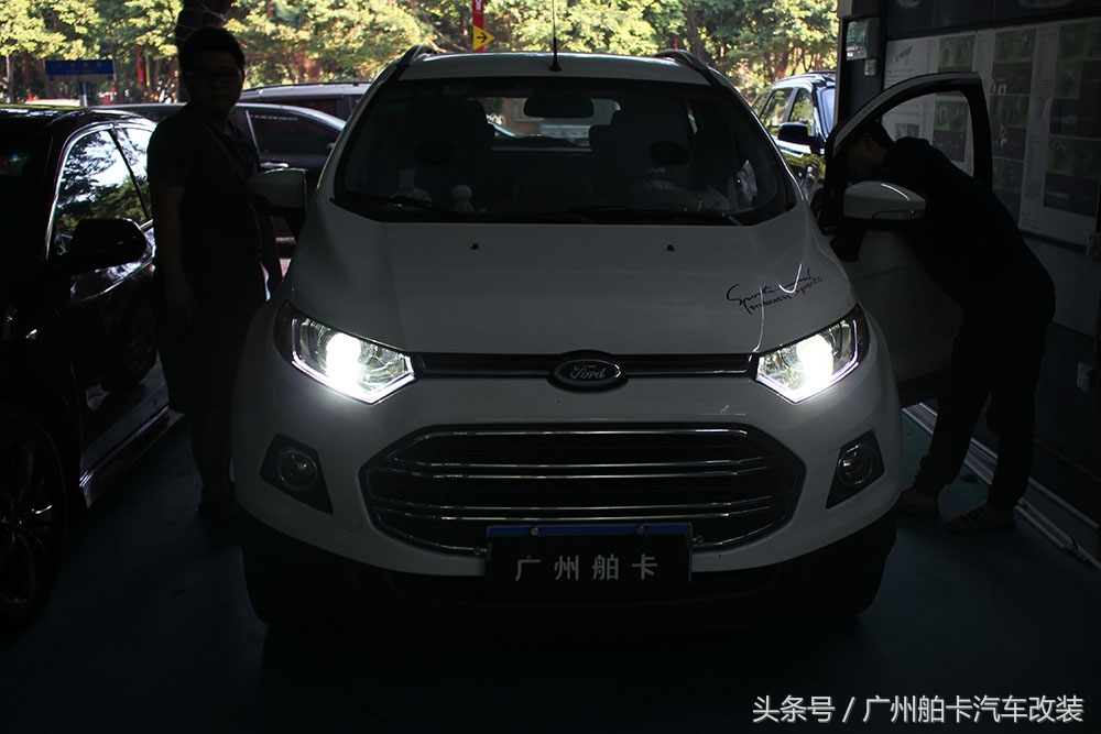 福特翼搏的灯光使用图片,福特翼搏大灯灯光一边高一边低