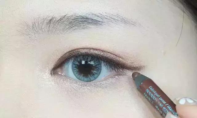 美妆博主在韩国美容手法全程教程,看美妆博主视频怎么才能学会