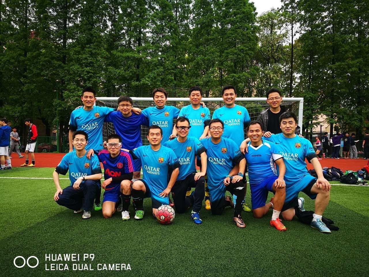 早上7点起来踢足球合适吗,清晨六点踢球