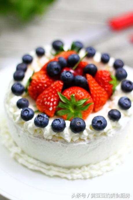 自己制作生日蛋糕最简单的方法,简单的自制生日蛋糕的做法