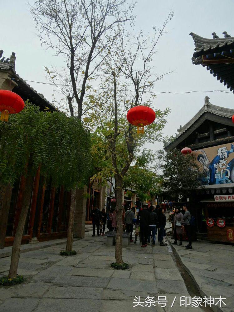 陕北俊俏女子勇闯袁家村大嘴吃四方