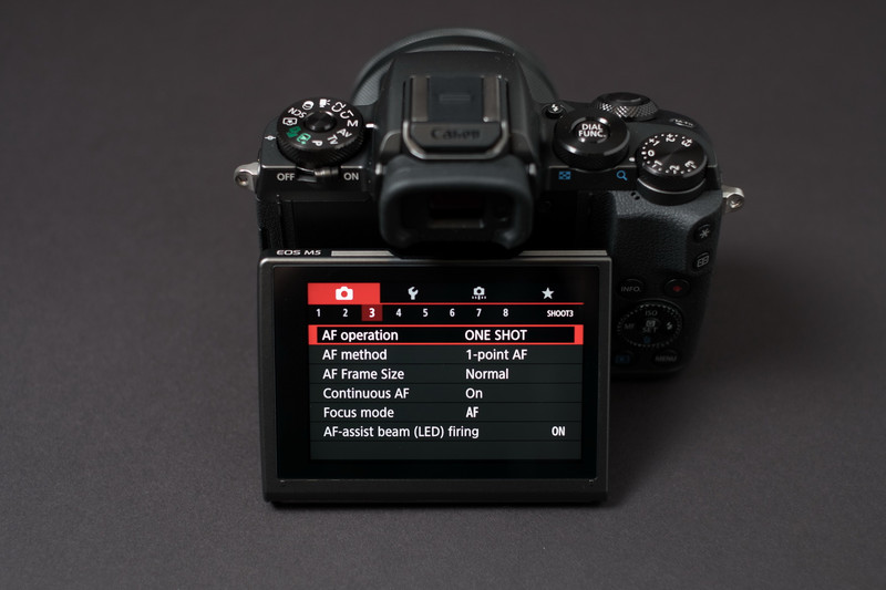 佳能微单m5与m50相比哪个更好,佳能eosm50是全画幅相机吗