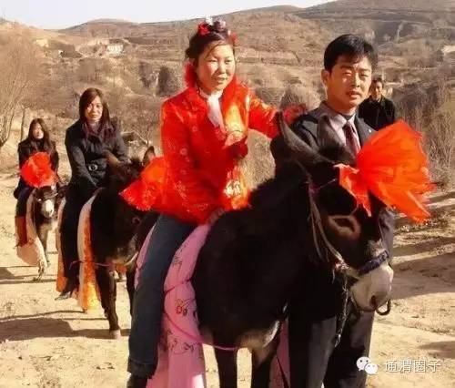 通渭民间习俗,甘肃定西通渭结婚习俗伴郎