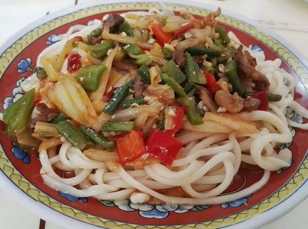 各地美食街的新疆肉串,新疆特色小南坑烤串