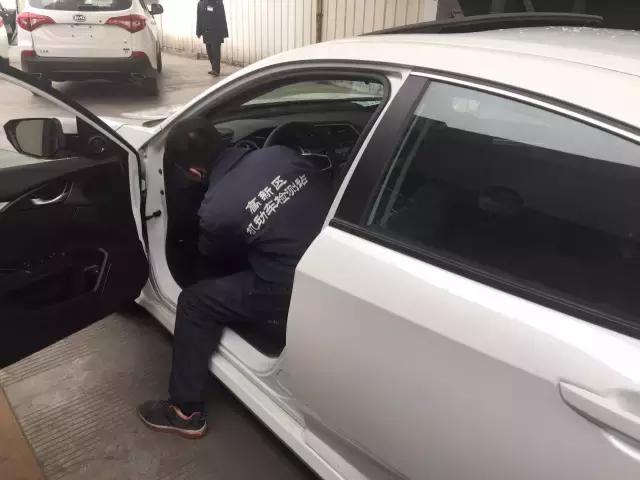 思域第十代上牌视频,本田10代思域副驾驶obd接口在哪里