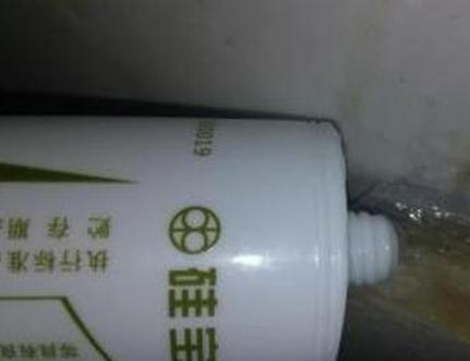 厨房水槽发霉用美缝剂还是玻璃胶,厨房水槽打的胶发霉