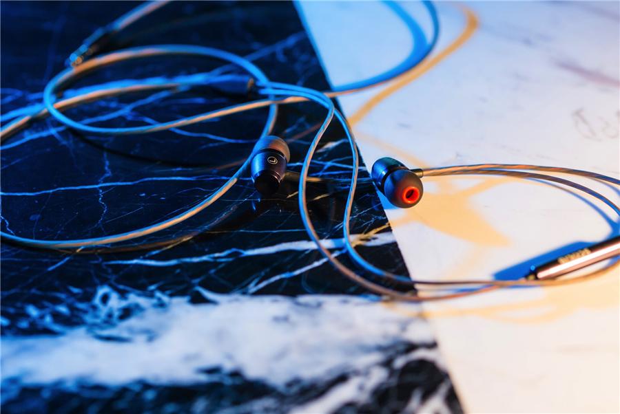 bose价格两千左右的头戴式耳机,bose降噪耳机大鲨鱼2代和airpodspro