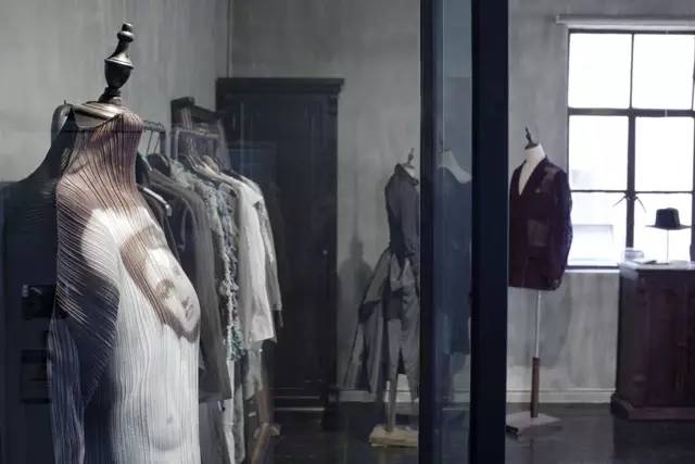 甲之蜜糖乙之霜英文,甲之蜜糖乙之砒霜翻译