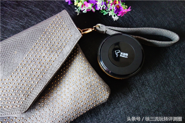 有了米海豚至尊系列无线充电器U405从此手机充电进入无线时代