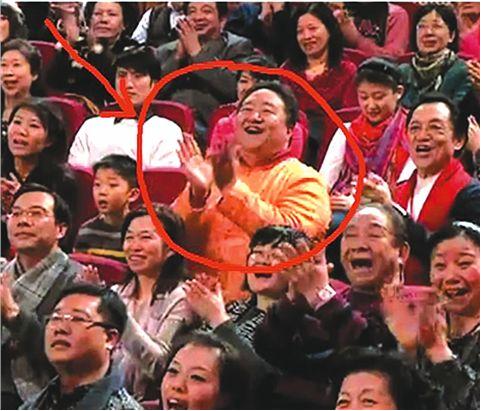 他曾经多次登上央视春晚的舞台,他连续两年登上央视春晚