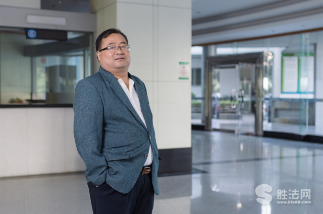 有没有免费帮有困难的人打官司,去哪找个帮农民打官司的律师