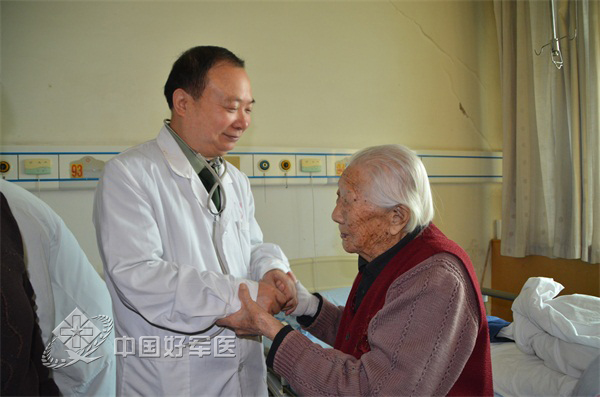 *警武***疆新**总队医院真牛！104岁胆结石患者康复出院