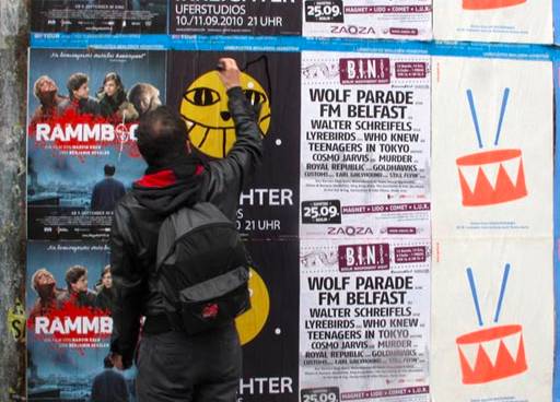 有一个街头艺术家把一只猫涂遍了巴黎,后来它遍布了全世界