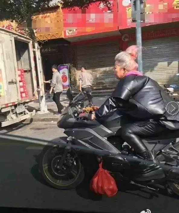 一张图帅呆所有人!温州“追风奶奶”把48岁过得如此潇洒