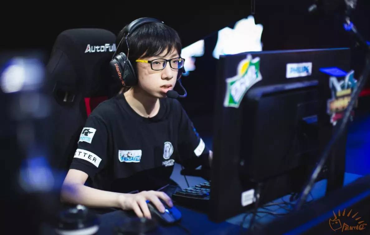 电竞选手年轻时,电竞少年角色