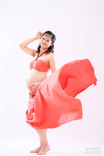 孕妇身上起静电怎么避免,孕中期被静电打到有影响吗