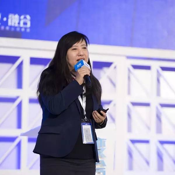 宜信公司ceo唐宁出席6次达沃斯,宜信唐宁应理性地探讨数字金融