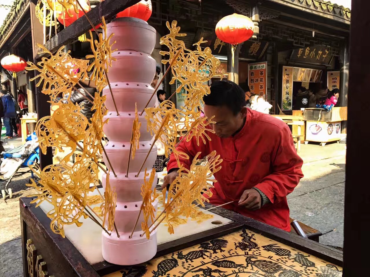 千只大小灯笼,千盏宫灯闹元宵