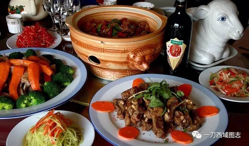 一张秘方引出的全羊盛宴：从彩云手抓肉到全羊宴