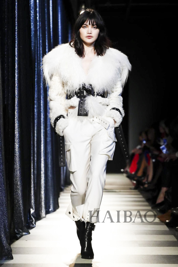 浪漫与柔媚的无限延伸！Monse2017秋冬女装秀，海报网带你亲临2017秋冬纽约时装周