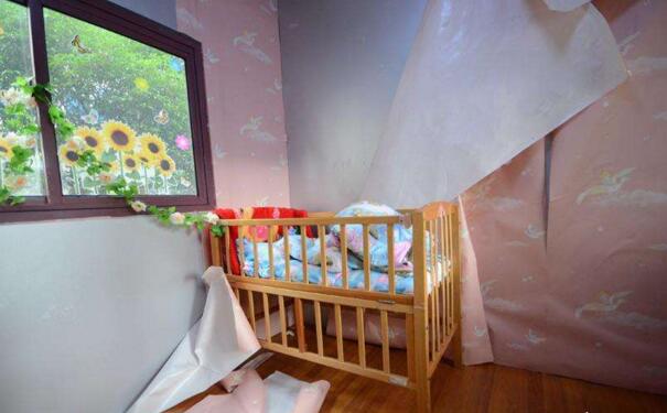 自粘墙纸贴在原有墙纸上会脱落吗,墙纸起皮墙纸脱落怎么办