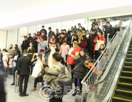 2.14万达茂惊现外国友人现场求婚浪漫相约幸福茂不停