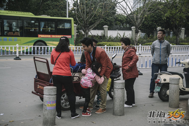 大年初七,北海火车站的离别人潮