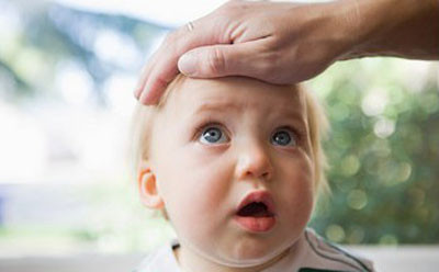 婴儿撞到头后什么症状要注意,孕妈撞到头起包怎么处理