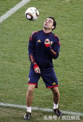 足球里面怎么颠球,足球颠球教学零基础