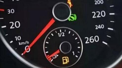 汽车油表灯亮了可以跑多少公里了,油表灯亮了车子到底还能跑多远