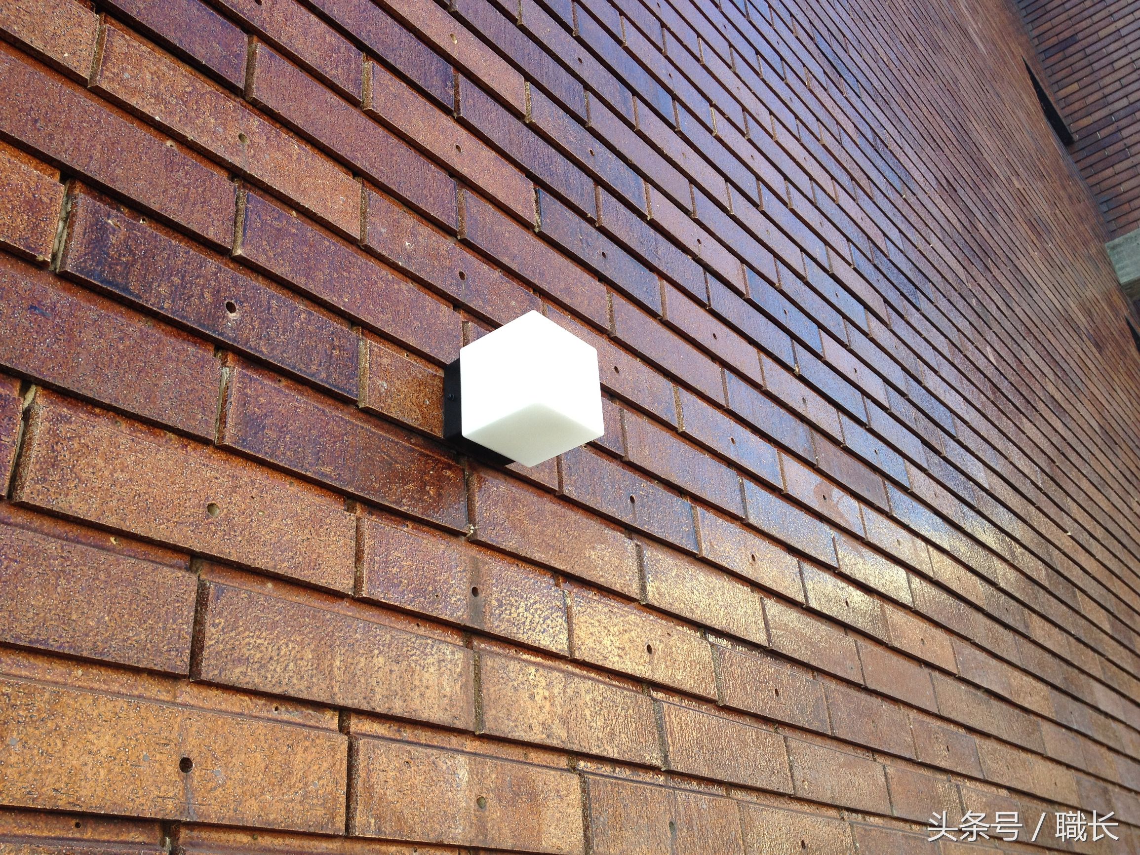 电工更换灯泡注意事项,电工暗线顶盒子坏了怎么换