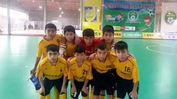 喜报体育健儿再传佳绩,喜报我校足球队再创佳绩