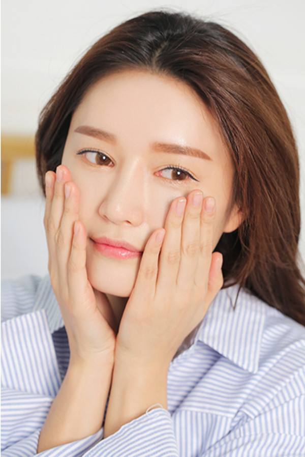 涂抹护肤品感觉痒是怎么回事,脸上涂抹护肤品为啥有刺痛感