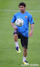 足球里面怎么颠球,足球颠球教学零基础