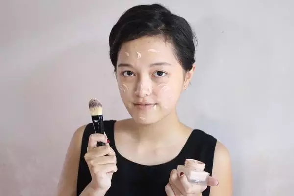 大学生日常裸妆、淡妆应该怎样画？