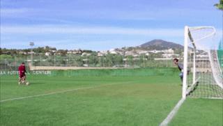 众将勤练佩帅开小灶阿洛“飞鞋”戏耍门将（GIF）