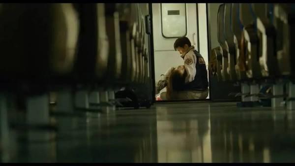 釜山行一场人性和丧尸的危机,釜山行除了丧尸还有什么