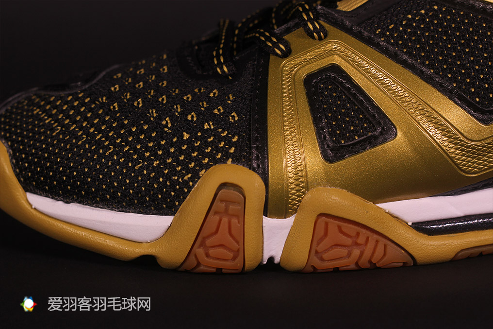 李宁羽毛球鞋贴地飞行,李宁贴地飞行羽毛球鞋se评测