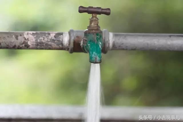 水龙头开得大水表转得快吗,水龙头的水千万不要开太大