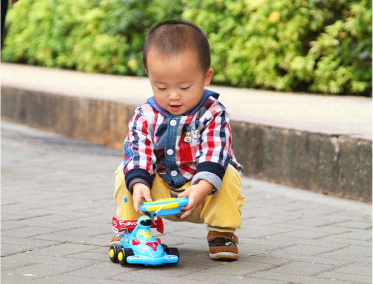 熊孩子家长理直气壮要求玩伴“分享”玩具，不“分享”竟被骂小气