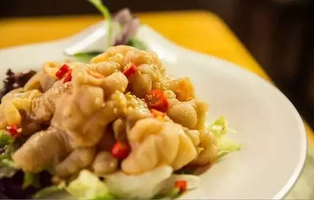 听着海浪声用餐,听着海浪吹着海风吃饭