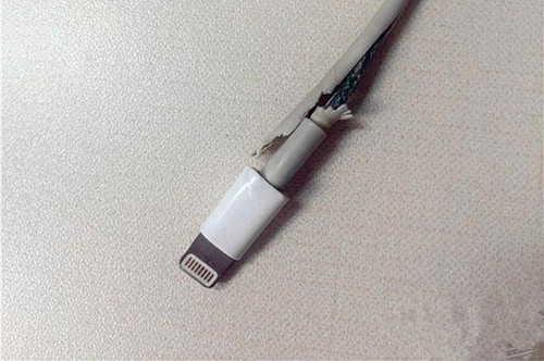 苹果官方数据线值不值,苹果数据线为什么那么多山寨原装