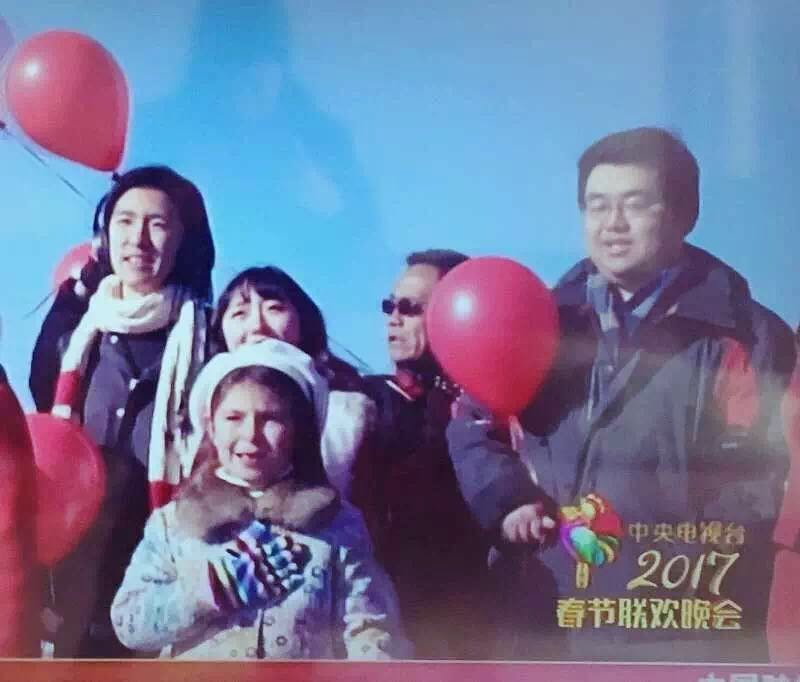 央视春晚小女孩唱歌,春晚第一个节目的小女孩