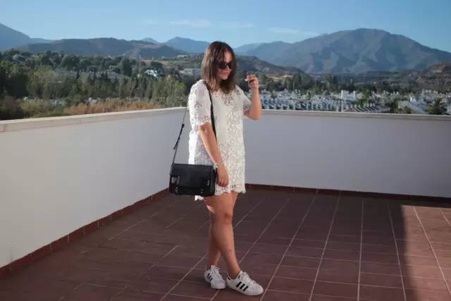 这个肉乎乎身高不到160的女孩,却被网评为最美时尚教主!