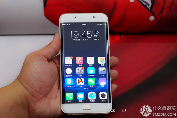 vivoxplay6内外屏是一体的吗,vivoxplay6曲面屏参数