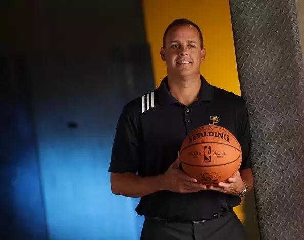 主教练弗兰克沃格尔简介,步行者主教练弗兰克沃格尔