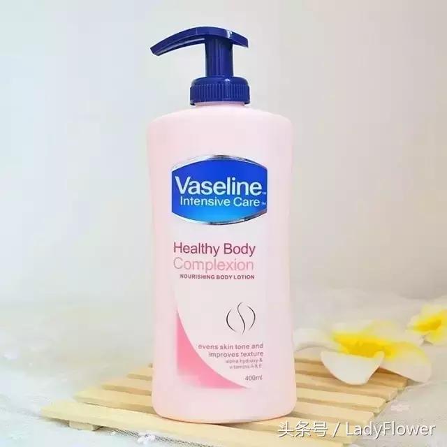 身体乳推荐改善皮肤,睡衣美白身体乳