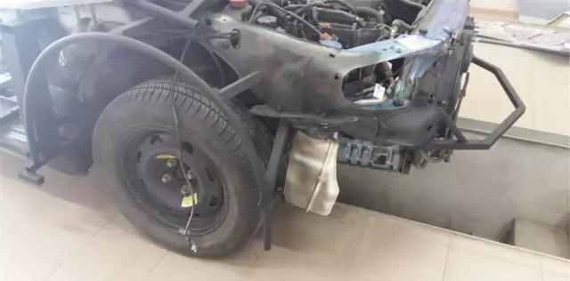 无敌了！穷小伙打烂标致406，改装成法拉利，*博兰**基尼