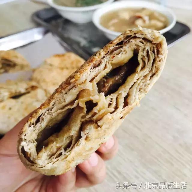 一天1万个都不够,这个北京爷们用40年创造了麻酱烧饼的传奇!